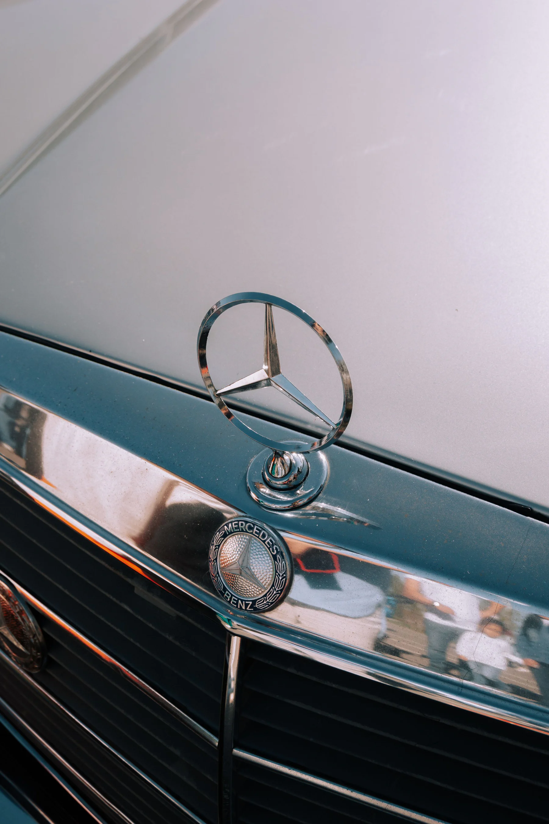Mercedes-Benz three-pointed star and grille detail